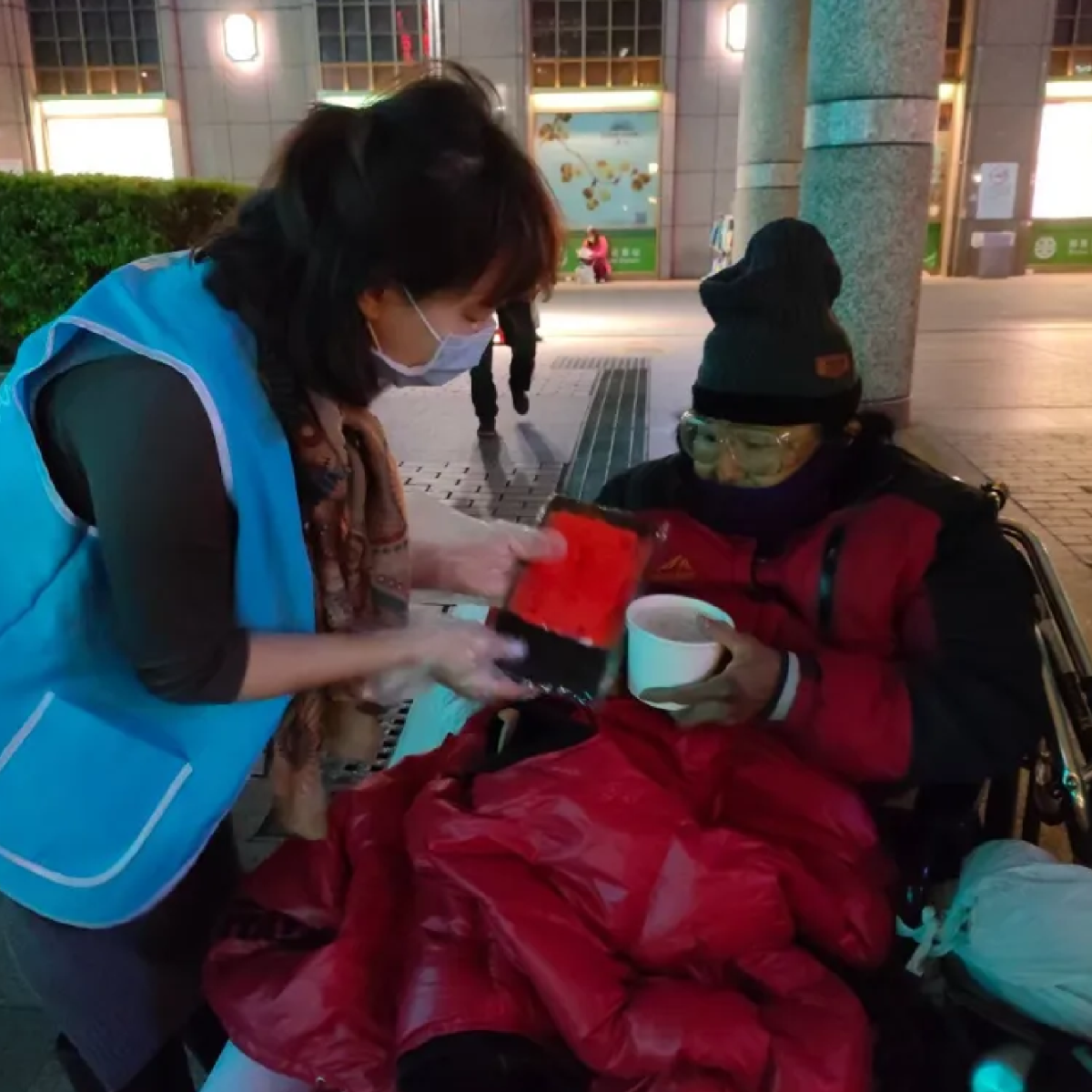 街友送暖